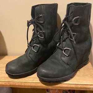 Sorel Joan Of Arc Wedge II Black Weatherproof Leather Boots.